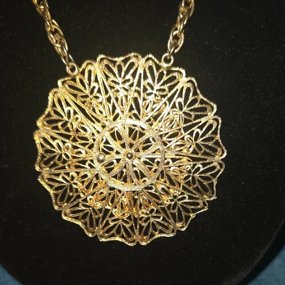 Gold Filigree Medallion Necklace - Women Jewelry - Picture 2 of 4